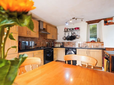 Fridge, dishwasher, electric kettle, toaster