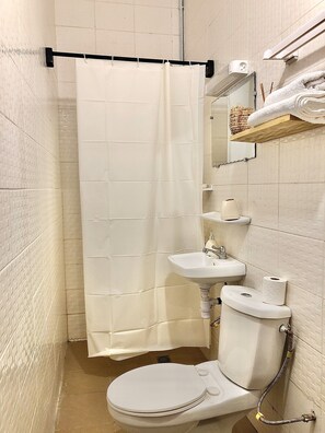 Shower, towels, soap, toilet paper - Come enjoy this furnished two-bedroom apartment (cotonou)
