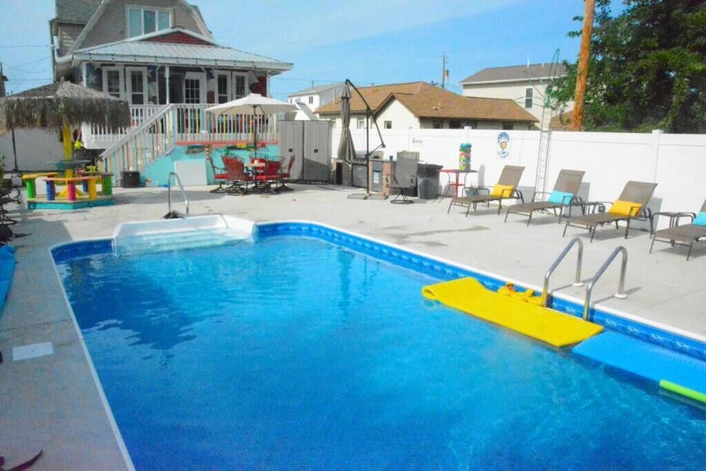 ROUND HOUSE SANDUSKY. Heated inground pool, your own oasis!