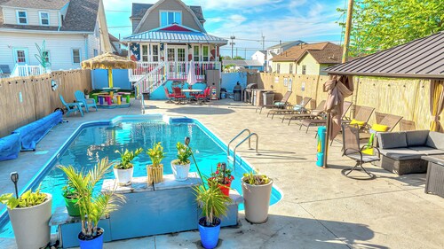 ROUND HOUSE SANDUSKY. Heated inground pool, your own oasis!