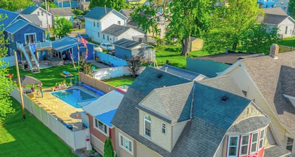 ROUND HOUSE SANDUSKY. Heated inground pool, your own oasis!