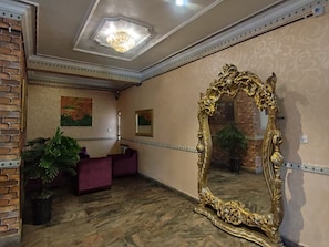 Lobby sitting area - Aridolf Resort Wellness and Spa (Yenagoa)