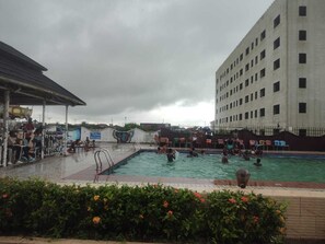 3 utendørsbassenger