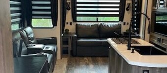 Relax on beautiful Current River in Luxury!