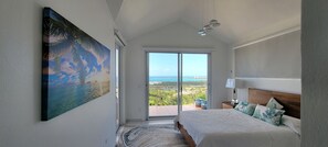 4 soverom, skrivebord, strykejern/-brett og reiseseng for barn