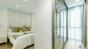 3 bedrooms, iron/ironing board, internet, bed sheets