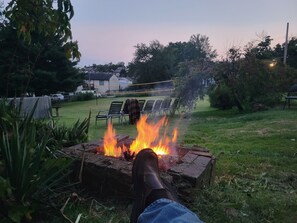Property grounds - Cute little cottage surrounded by shrubs, flowers, and peach trees. (Baltimore)