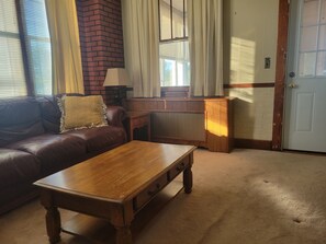 Living area - Cute little cottage surrounded by shrubs, flowers, and peach trees. (Baltimore)