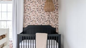 3 chambres, bureau, fer et planche Ă repasser, lit parapluie