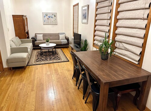 Quiet oasis w/ parking & yard; close to subway, restaurants, etc. 