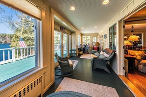 Télévision, cheminée