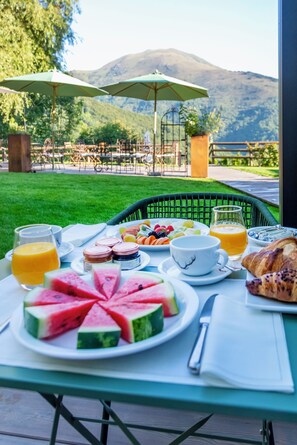 Free daily continental breakfast