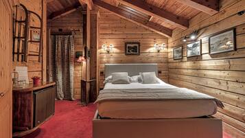 Family Room | 1 bedroom, in-room safe, blackout curtains, soundproofing