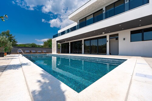 Luxurious & Mesmerizing Sea View Villa with Private Swimming pool 