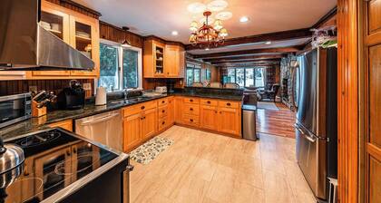 Lake Cottage | 5 Bed, 5 Bath