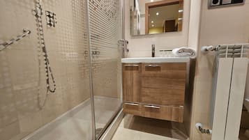 Shower, hair dryer, towels, shampoo