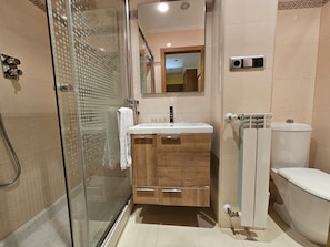 淋浴設備、風筒、提供毛巾