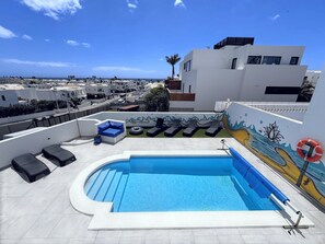 Alberca al aire libre y alberca climatizada