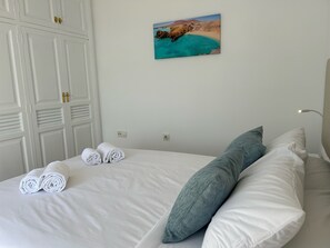 3 dormitorios, tabla de planchar con plancha, cuna de viaje y wifi