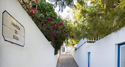 Terrasse avec vue sur la riviĂšre