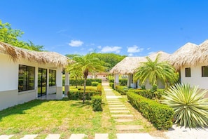 Property grounds - Casa Callie- 3 Bedroom House with Pool (Santa Rosa)