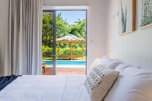 3 quartos, ferros/tábuas de passar roupa, berço de viagem