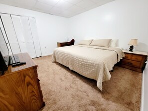 3 habitaciones, escritorio, tabla de planchar con plancha y wifi gratis 