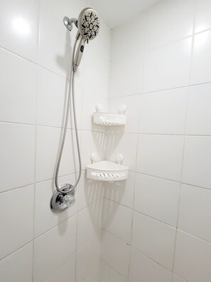 Dutxa, tovalloles, sabó i xampú 