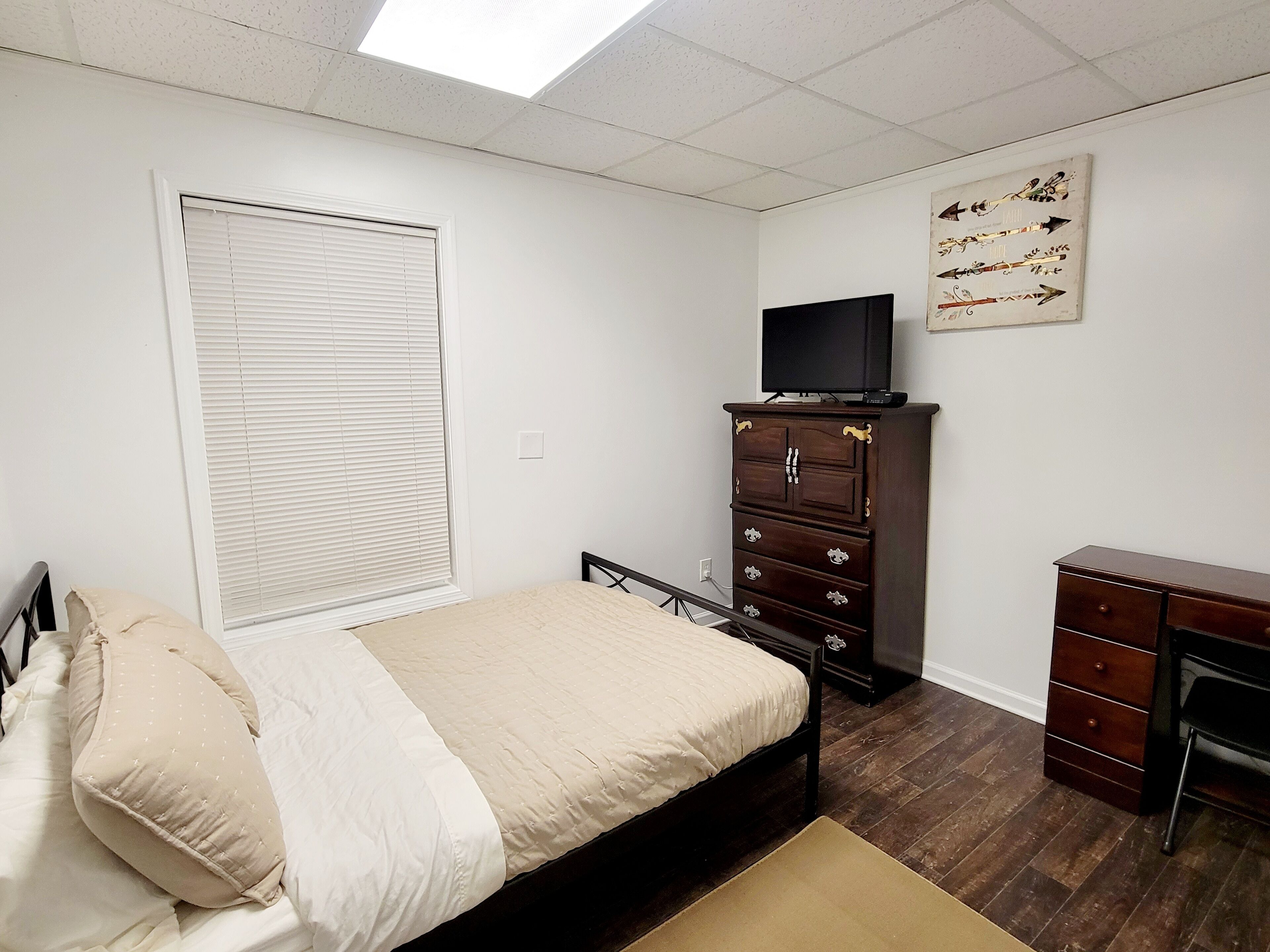 3 bedrooms, desk, iron/ironing board, free WiFi