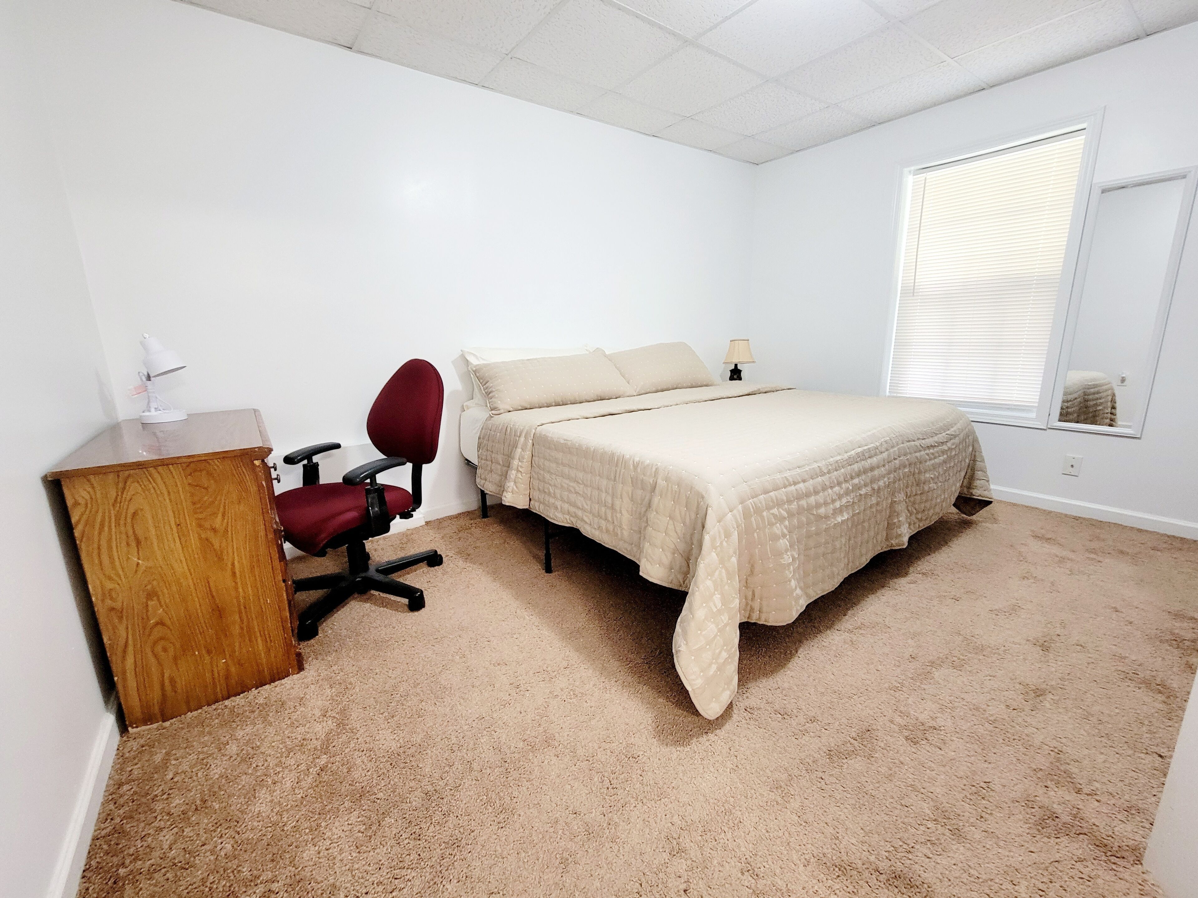 3 soverom, skrivebord, strykejern/-brett og wi-fi (inkludert)