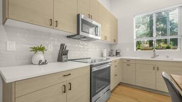 KylskÄp, mikrovÄgsugn, ugn och spishÀll