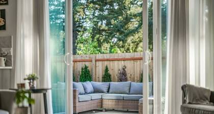 Amazing & Cozy House - W/ Fire Place and Backyard