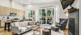 Amazing & Cozy House - W/ Fire Place and Backyard