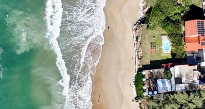 Beachfront house with spa! Fire pit / Spa / Hammocks / Gardens / Parking