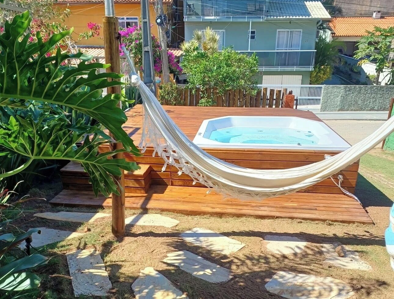 Outdoor spa tub