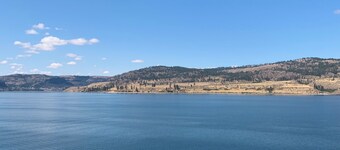 Lake Front with boat parking and easy access to the beach and marina 