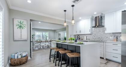 Luxury Delray Beach 4/3 Heated Pool & Spa Home - 2 King Masters