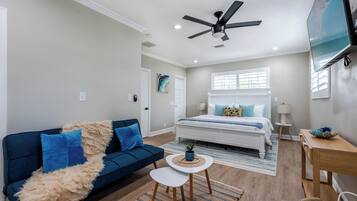 4 bedrooms, in-room safe, desk, iron/ironing board