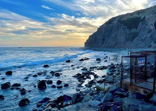 • MONARCH VISTAS • Family Ready 2BR • Ocean Breezes • Walk to Beach & Harbor