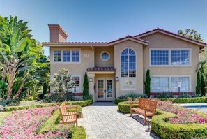 Exterior - • MONARCH VISTAS • Family Ready 2BR • Ocean Breezes • Walk to Beach & Harbor (Dana Point)