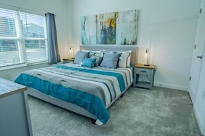 4 chambres, fer et planche à repasser, lit de bébé portatif, Wi-Fi