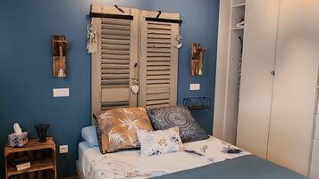 2 slaapkamers, een strijkplank/strijkijzer, reisbedje, gratis wifi