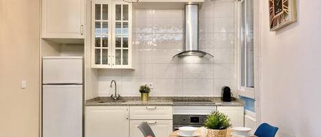 Fridge, microwave, oven, coffee/tea maker