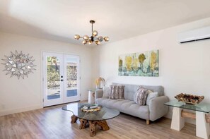 Ping pong, books, music library, printers - Black Moon Ranch: Family & Pet-Friendly Joshua Tree Area Stargazing Retreat (Yucca Valley)