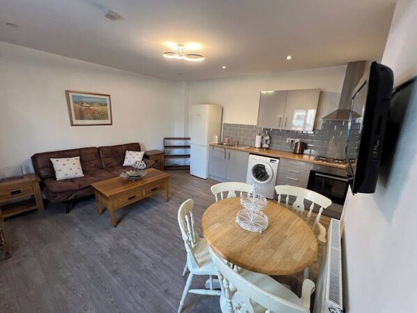 Smart TV - Modern Spacious Flat in Cardiff.
Minutes from the City Centre and Shore. (Cardiff)