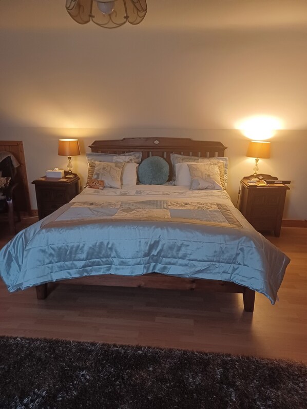 1 chambre, bureau, fer et planche à repasser, accès au Wi-Fi (inclus)