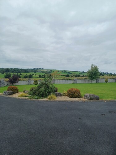 Deluxe double bedroom in a picturesque location just 25 minutes from Galway City