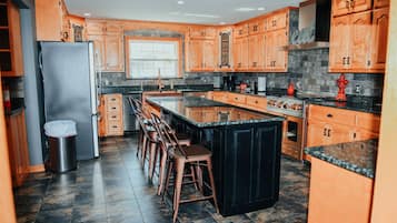 KylskÄp, mikrovÄgsugn, ugn och spishÀll