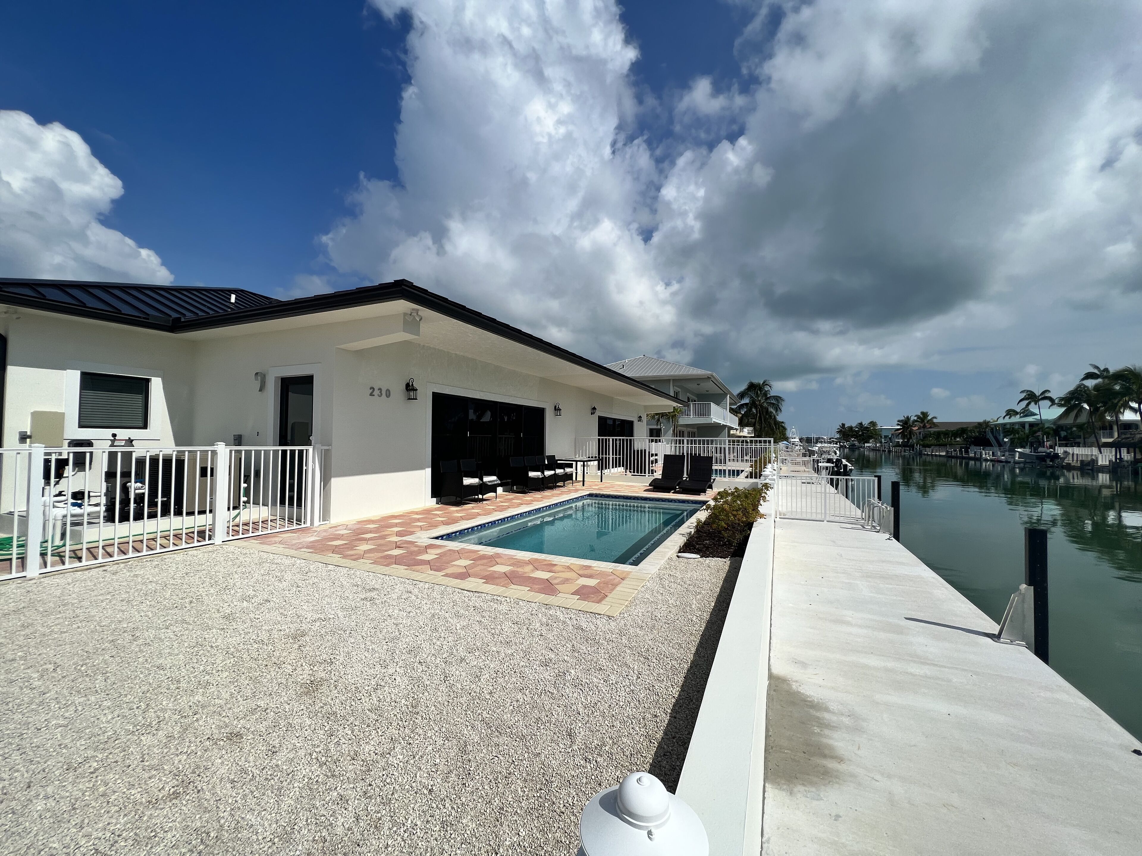 Een verwarmd zwembad