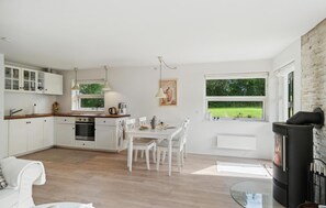 Fridge, oven, stovetop, coffee/tea maker